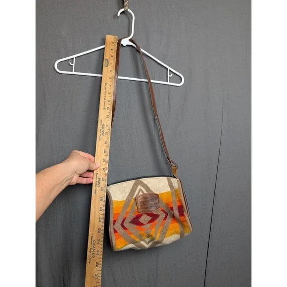 Pendleton Wool Crossbody Purse Bag Barrel Aztec Southwest leather Strap - Picture 3 of 11